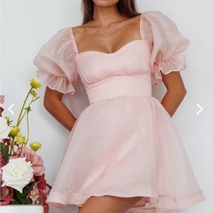 Selfie Leslie MIKA & GALA
I'VE GOT SUNSHINE PUFF SLEEVE MINI DRESS BLUSH size S